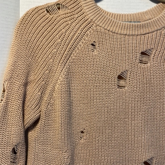 Cotton by Autumn Cashmere distressed Scallop Shaker Sweater in camel. Size S - Picture 4 of 10